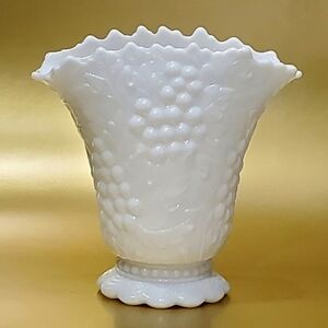 Vntg 6" Pinch Top Grape Milk Glass Doeskin Flared Vase by Imperial Glass-Ohio
